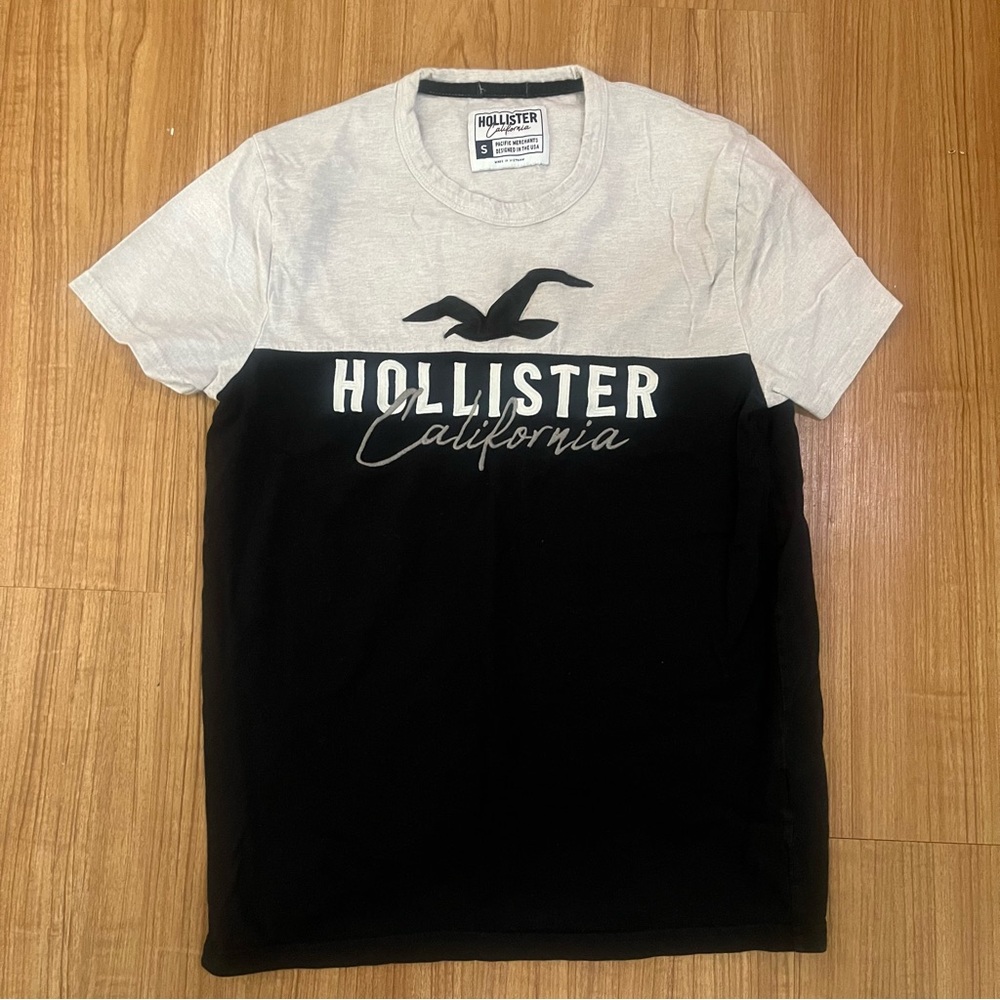Hollister Black and White Logo Colorblock Tee